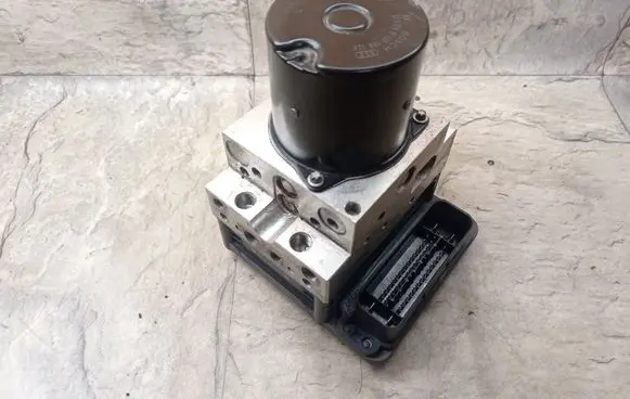 BMW 5 E60 E61 ABS Pump 0265250217 6774679 6783360