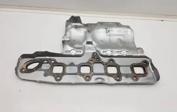Volvo XC60 Heat shield in engine bay 32290124