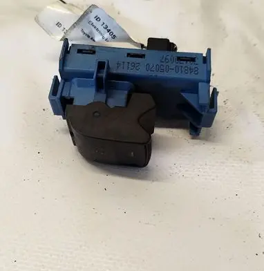 Toyota Avensis T270 Electric window control switch 8481005070
