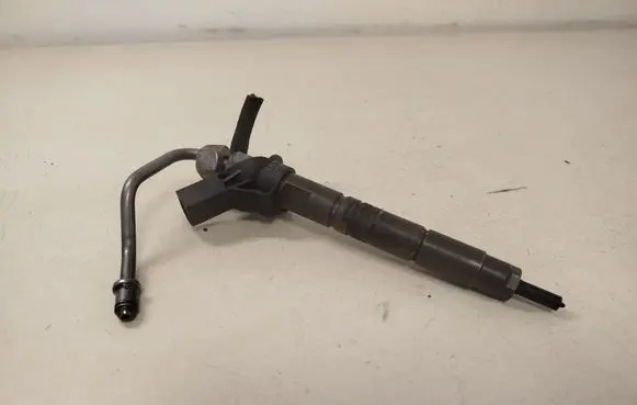 Mercedes-Benz ML W164 Fuel injector A6420701187