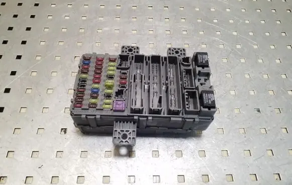 Honda Civic Fuse module 37842RN