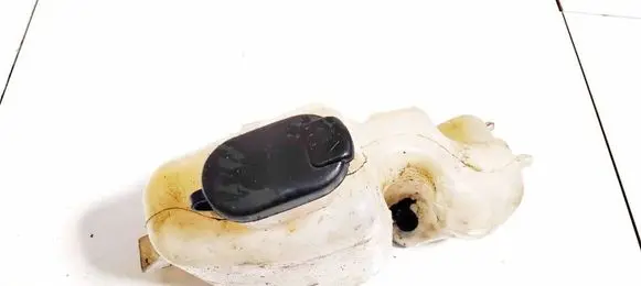 Windshield washer fluid reservoir/tank