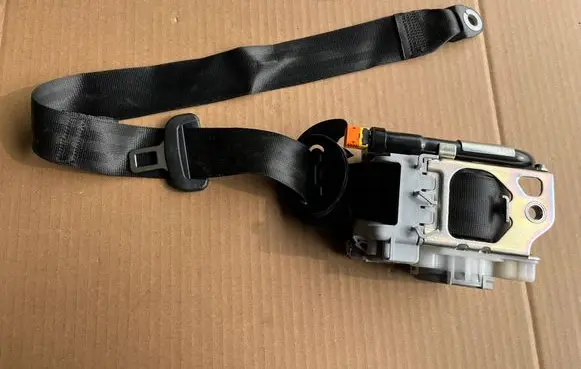 Audi Q7 4M Front seatbelt 4M0857705H