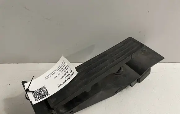 BMW 5 E60 E61 Accelerator throttle pedal 6772645
