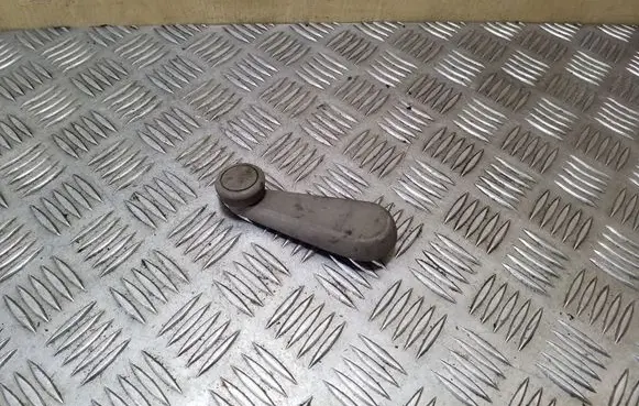Land Rover Freelander Rear door window winding handle 