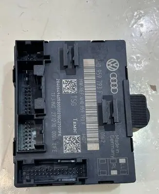 Volkswagen Touareg II Door control unit/module