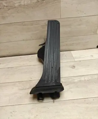 Volkswagen PASSAT B6 Accelerator throttle pedal 1K1721503L 6PV00860000