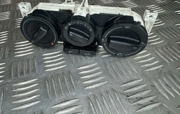 Volkswagen Golf IV Climate control unit 1J0820045F 657837L09