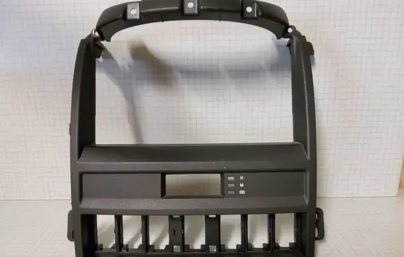 KIA Sorento Radio/GPS head unit trim 847603E3100