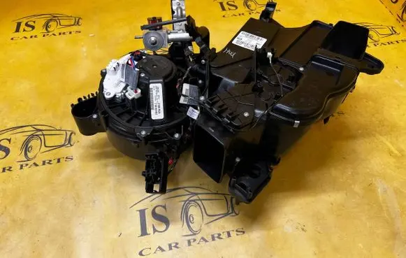 Mercedes-Benz GL X166 Interior heater climate box assembly A1668301660 T1017663B