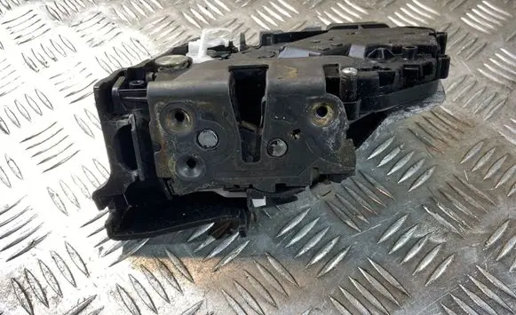 Volvo V50 Front door lock 30799335