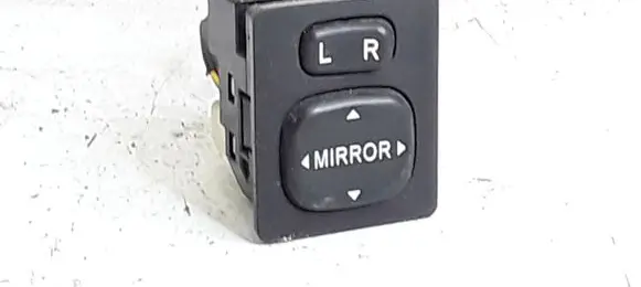 Wing mirror switch