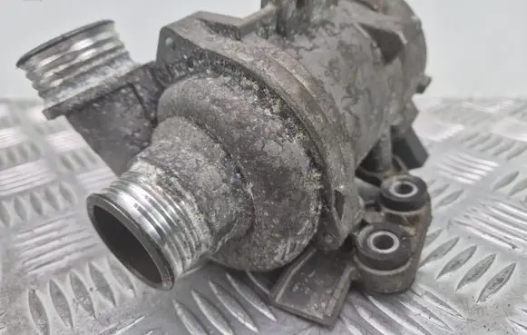 BMW 5 F10 F11 Water pump 7583836