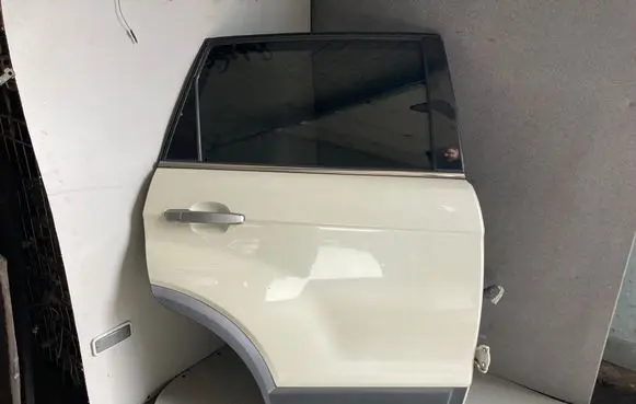 Chevrolet Captiva Rear door