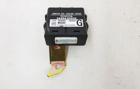 Toyota Avensis T250 Light module LCM 8996005020 3560016337