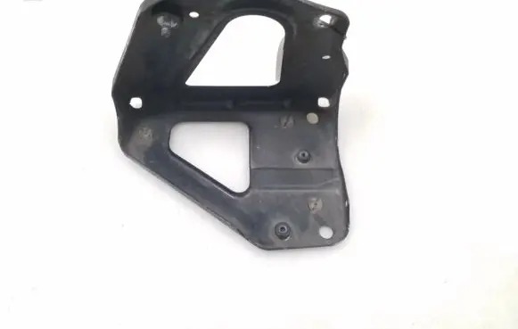 Audi A6 S6 C6 4F Fender mounting bracket 4F0821135