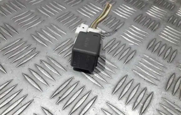 Nissan Almera N16 Other relay 2433009900