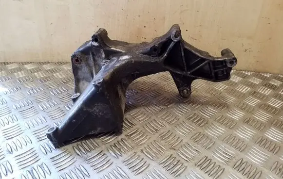 Volkswagen Transporter - Caravelle T4 Generator/alternator bracket 074145169D