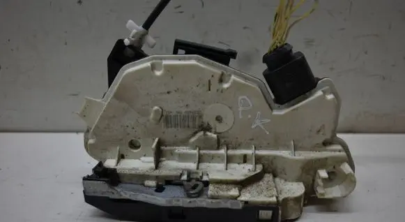 Volkswagen PASSAT CC Front door lock 5N1837015C