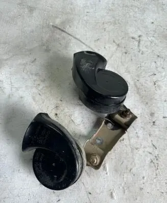 Subaru Outback Horn signal E13000094 MRHH04 E130084