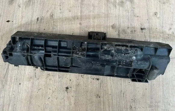 Radiator mount bracket