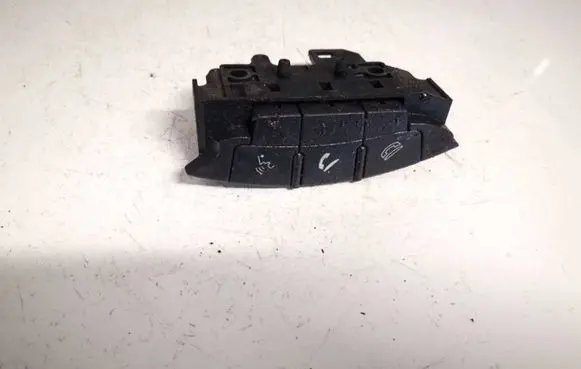 Steering wheel buttons/switches