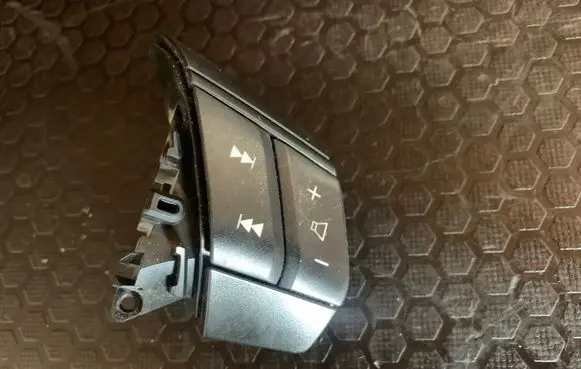 Volvo XC90 Steering wheel buttons/switches 30739568