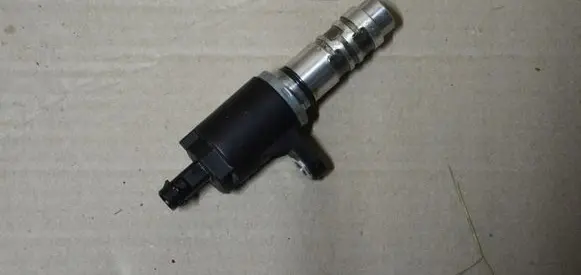 Volkswagen Golf VII Camshaft vanos timing valve 04E906455AC