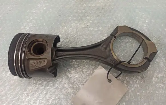 Mercedes-Benz R W251 Piston with connecting rod 8370B