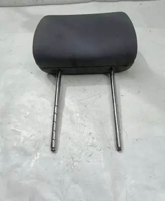 Volkswagen Golf V Front seat headrest