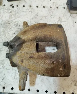 Toyota Corolla Verso AR10 Front brake caliper