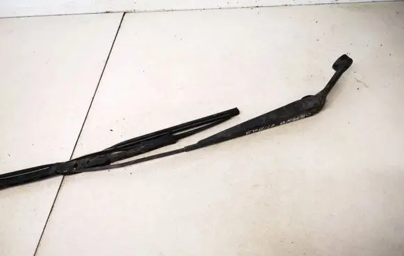 Suzuki Grand Vitara I Front wiper blade arm