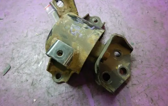 Hyundai i20 (PB PBT) Gearbox mounting bracket