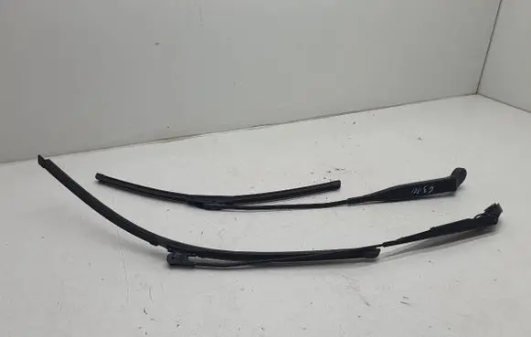 Front wiper blade arm