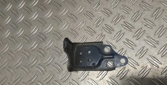 Toyota Verso Fender mounting bracket