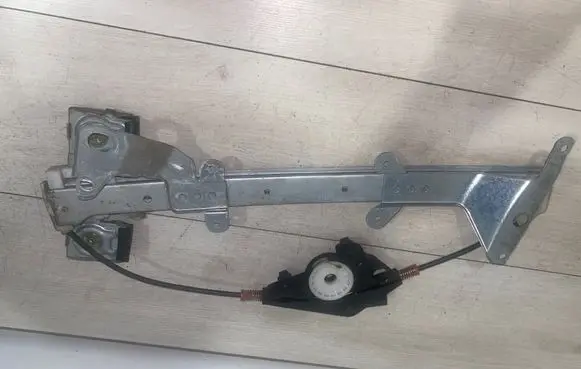 Ford Fiesta Front window lifting mechanism without motor 56021L170204 70204