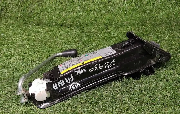 Skoda Fabia Mk2 (5J) Lift Jack 5J0011031