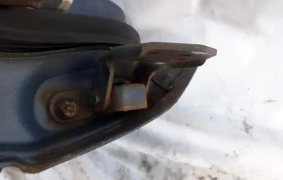 Mazda 626 Rear door lower hinge
