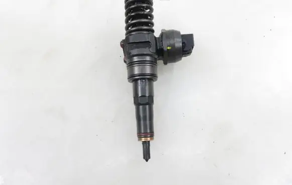 Volkswagen Caddy Fuel injector 0414720313 038130073BN