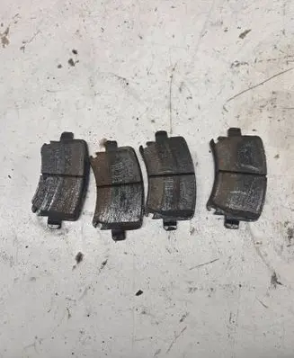 Volkswagen Caddy Brake pads (rear) 