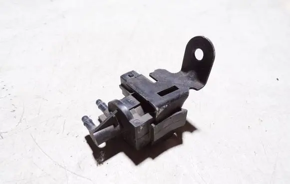 Audi A6 S6 C5 4B Turbo solenoid valve 1J0906283A