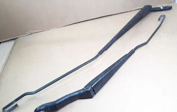 Peugeot 206 Front wiper blade arm