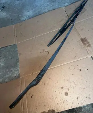 BMW X5 E53 Windshield/front glass wiper blade 7075612