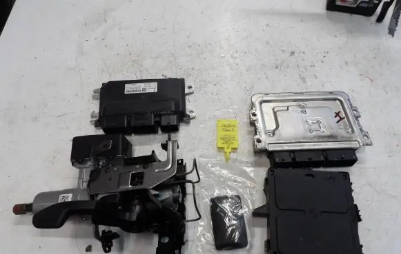 Renault Clio V Engine ECU kit and lock set 237A00158R A2C38542500