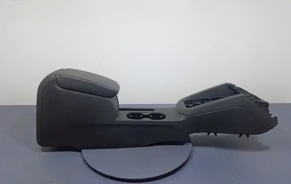 Volkswagen Jetta VI Center console 