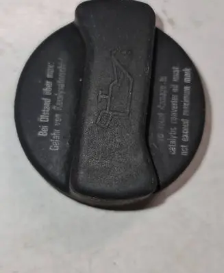Volkswagen Golf IV Oil filler cap 026103485