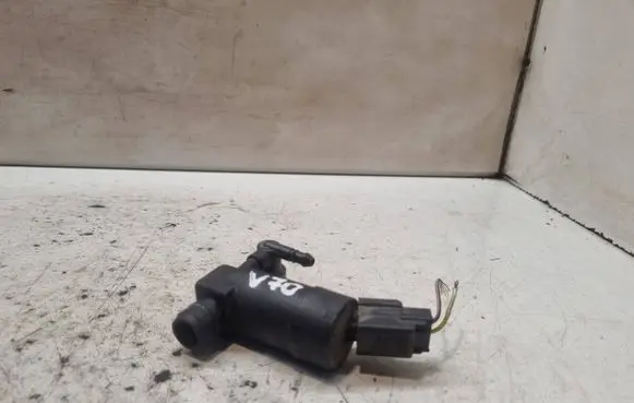 Volvo V70 Windscreen/windshield washer pump