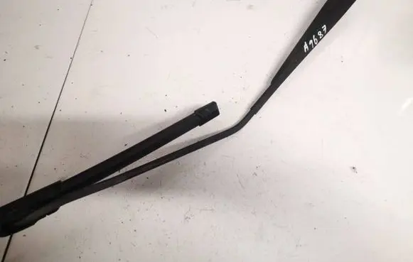Mitsubishi Lancer Front wiper blade arm