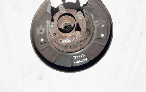 BMW 8 E31 Rear wheel hub 33411095774 34111162105