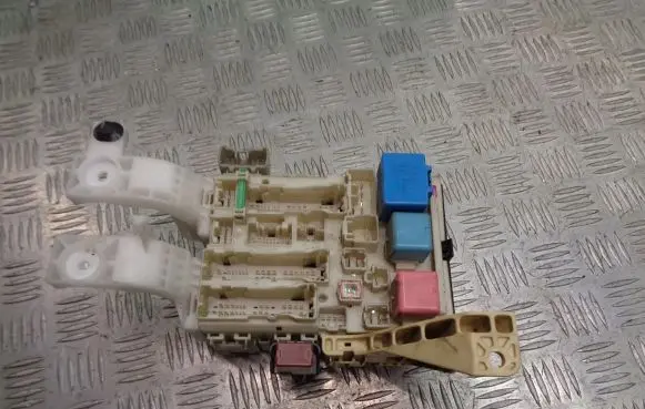 Toyota Yaris Fuse box cover 82730-52341